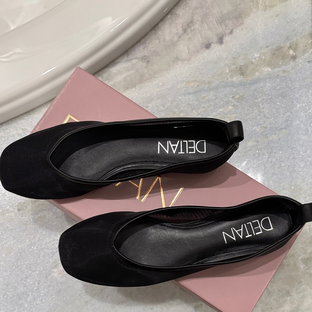DELTAN Black Women's Flats